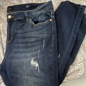 Judy Blue distressed jeans low rise